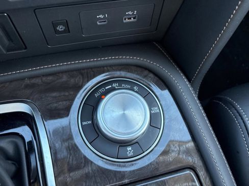 Used 2024 Nissan Armada Platinum w/ Captain's Chairs Package image 20