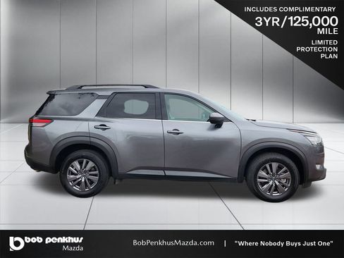 Used 2025 Nissan Pathfinder SV FWD image 24