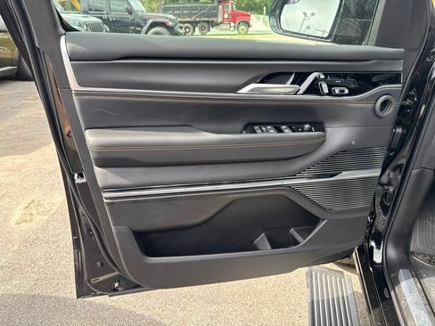 New 2026 Jeep Grand Wagoneer Summit AWD/4WD image 18