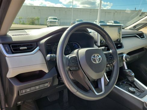 Used 2020 Toyota RAV4 Limited image 22