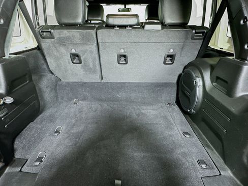 Used 2021 Jeep Wrangler Sahara image 28