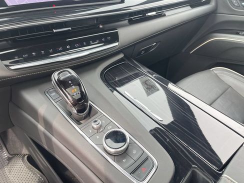 Certified 2024 Cadillac Escalade Sport AWD/4WD image 34