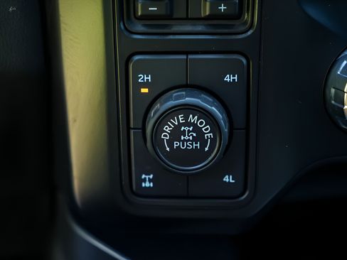 Used 2023 Ford F250 Lariat w/ Lariat Ultimate Package AWD/4WD image 17