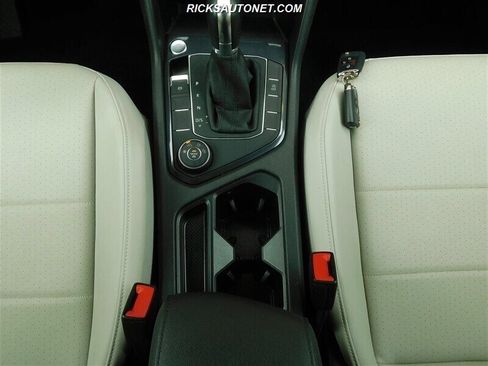 Used 2019 Volkswagen Tiguan SEL image 10