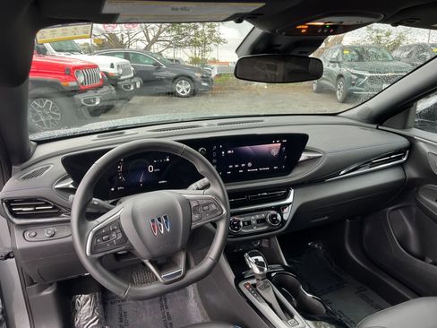 Used 2025 Buick Envista Sport Touring image 33