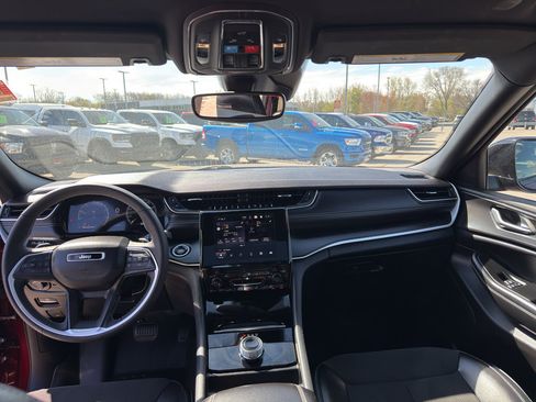 Used 2023 Jeep Grand Cherokee L Laredo AWD/4WD image 28