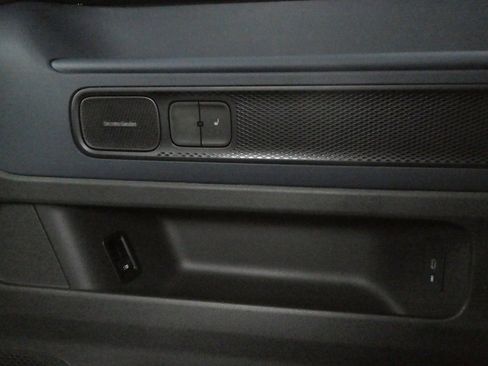 New 2025 Volkswagen ID. Buzz Pro S Plus image 38