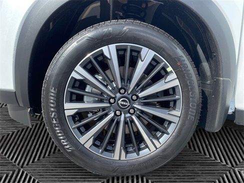 New 2026 Nissan Pathfinder Platinum image 14