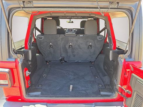 Used 2020 Jeep Wrangler Unlimited Sahara AWD/4WD image 13