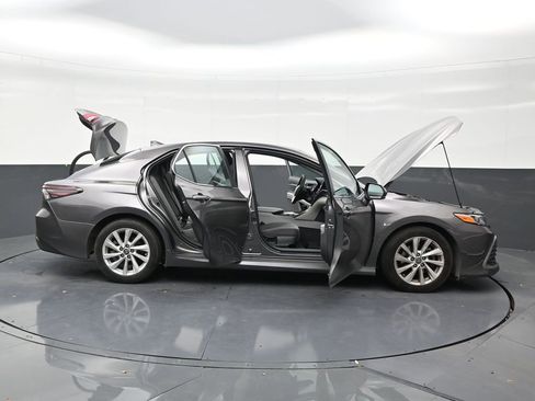 Used 2022 Toyota Camry LE FWD image 29