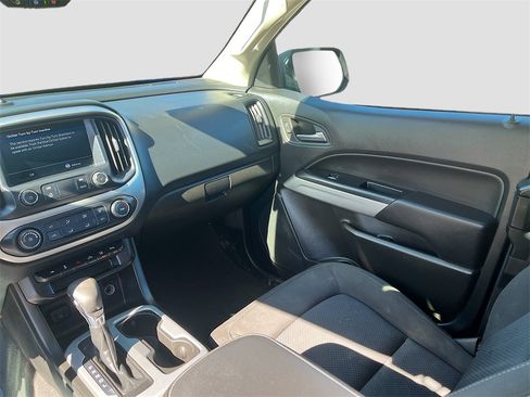 Used 2022 Chevrolet Colorado LT w/ Safety Package image 21