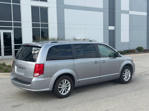 Used 2019 Dodge Grand Caravan SXT FWD image 5