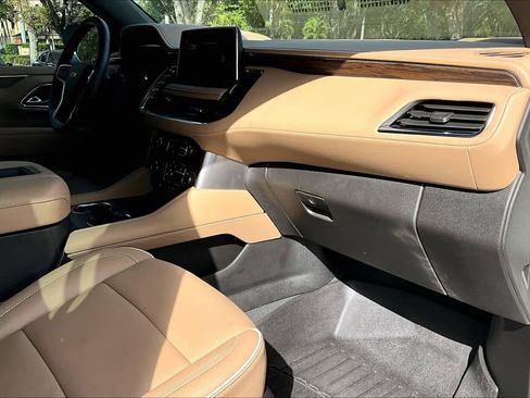 Used 2024 Chevrolet Suburban Premier image 19