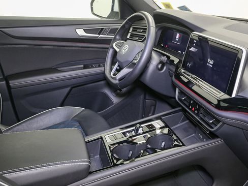 Used 2024 Volkswagen Atlas Cross Sport SEL Premium R-Line image 23