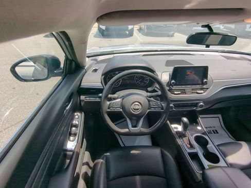 Used 2024 Nissan Altima 2.5 SR FWD image 33