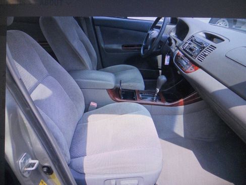 Used 2004 Toyota Camry XLE FWD image 8