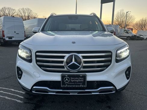 Used 2025 Mercedes-Benz GLB 250 4MATIC image 2