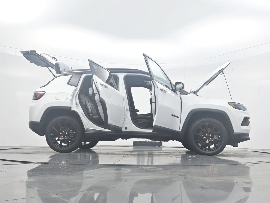 Used 2023 Jeep Compass Latitude AWD/4WD image 43