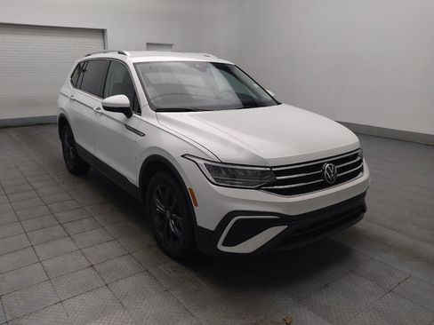 Used 2024 Volkswagen Tiguan SE FWD image 13