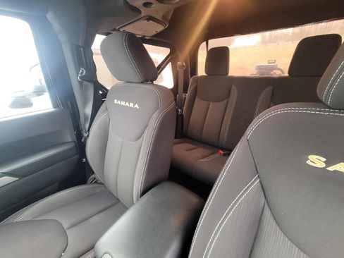 Used 2015 Jeep Wrangler Sahara w/ Connectivity Group image 10