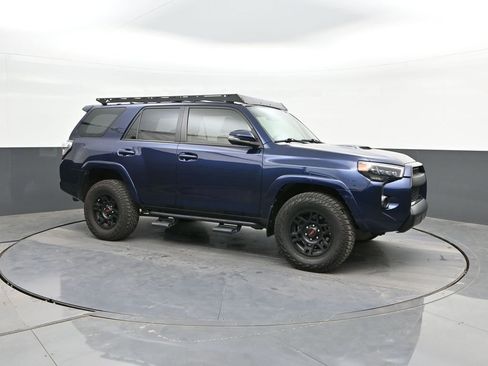 Used 2019 Toyota 4Runner TRD Off-Road Premium AWD/4WD image 17