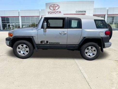 Used 2008 Toyota FJ Cruiser 4WD image 2