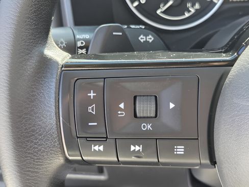 Used 2022 Nissan Rogue SV image 24