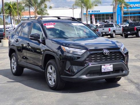 Used 2025 Toyota RAV4 XLE image 3
