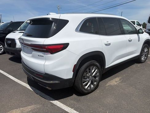 Used 2025 Buick Enclave Preferred AWD/4WD image 9
