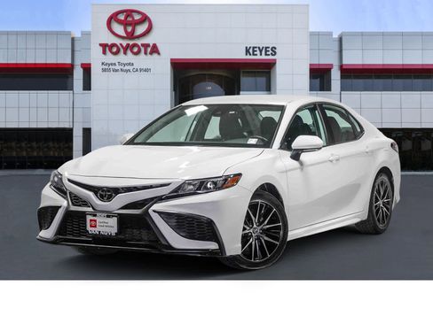 Certified 2024 Toyota Camry SE FWD image 1