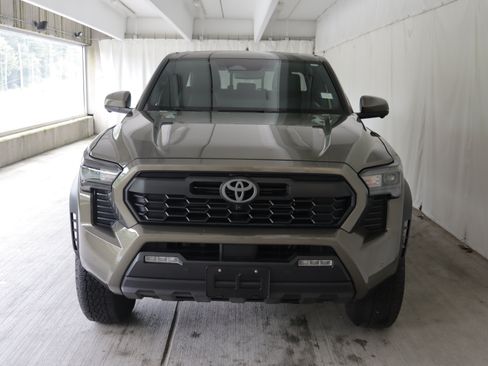 Used 2024 Toyota Tacoma TRD Off-Road w/ TRD Off Road Premium Package AWD/4WD image 4