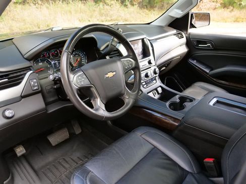 Used 2018 Chevrolet Tahoe LT image 2