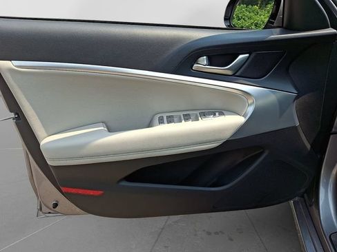 Used 2023 Genesis G70 2.0T RWD image 14