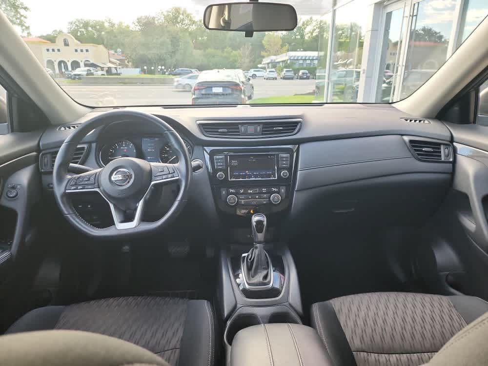Used 2018 Nissan Rogue SV AWD/4WD image 15