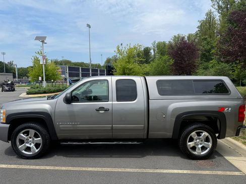 Used 2007 Chevrolet Silverado 1500 LT w/ Towing Package AWD/4WD image 2