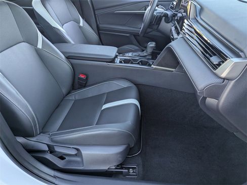 Used 2025 Toyota Camry SE image 29