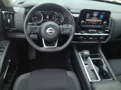 Certified 2025 Nissan Pathfinder SV image 12