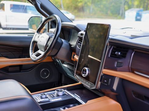 Certified 2022 Ford Expedition Platinum image 14