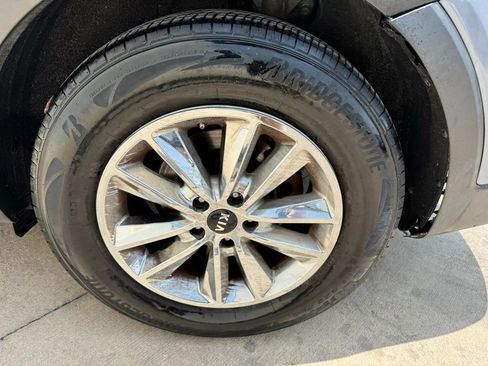 Used 2020 Kia Sorento FWD V6 image 9