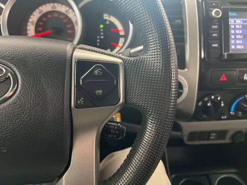 Used 2014 Toyota Tacoma 4x4 Access Cab image 18