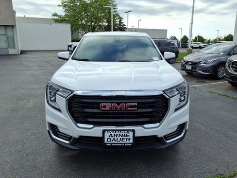 Used 2024 GMC Terrain SLE FWD image 12