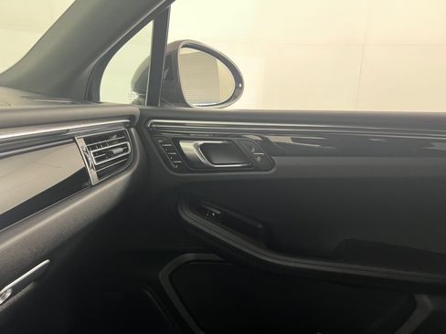 Certified 2026 Porsche Macan AWD/4WD image 14