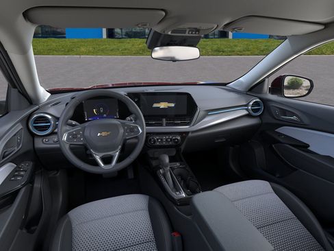 New 2026 Chevrolet Trax LT w/ Driver Confidence Package FWD image 4