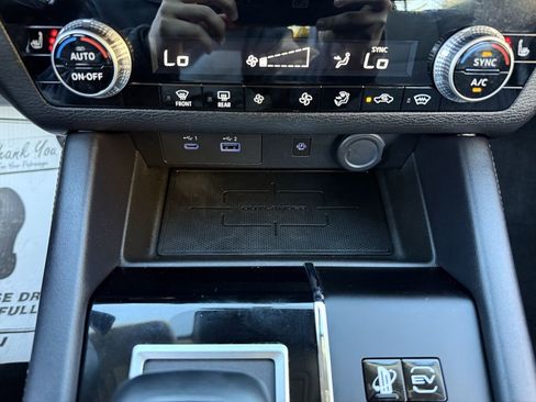 Used 2023 Mitsubishi Outlander SE image 23