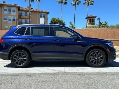 Used 2022 Volkswagen Tiguan SE w/ Panoramic Sunroof Package