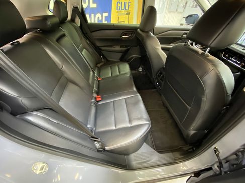 Used 2025 Nissan Rogue SL w/ Tech Package FWD image 28
