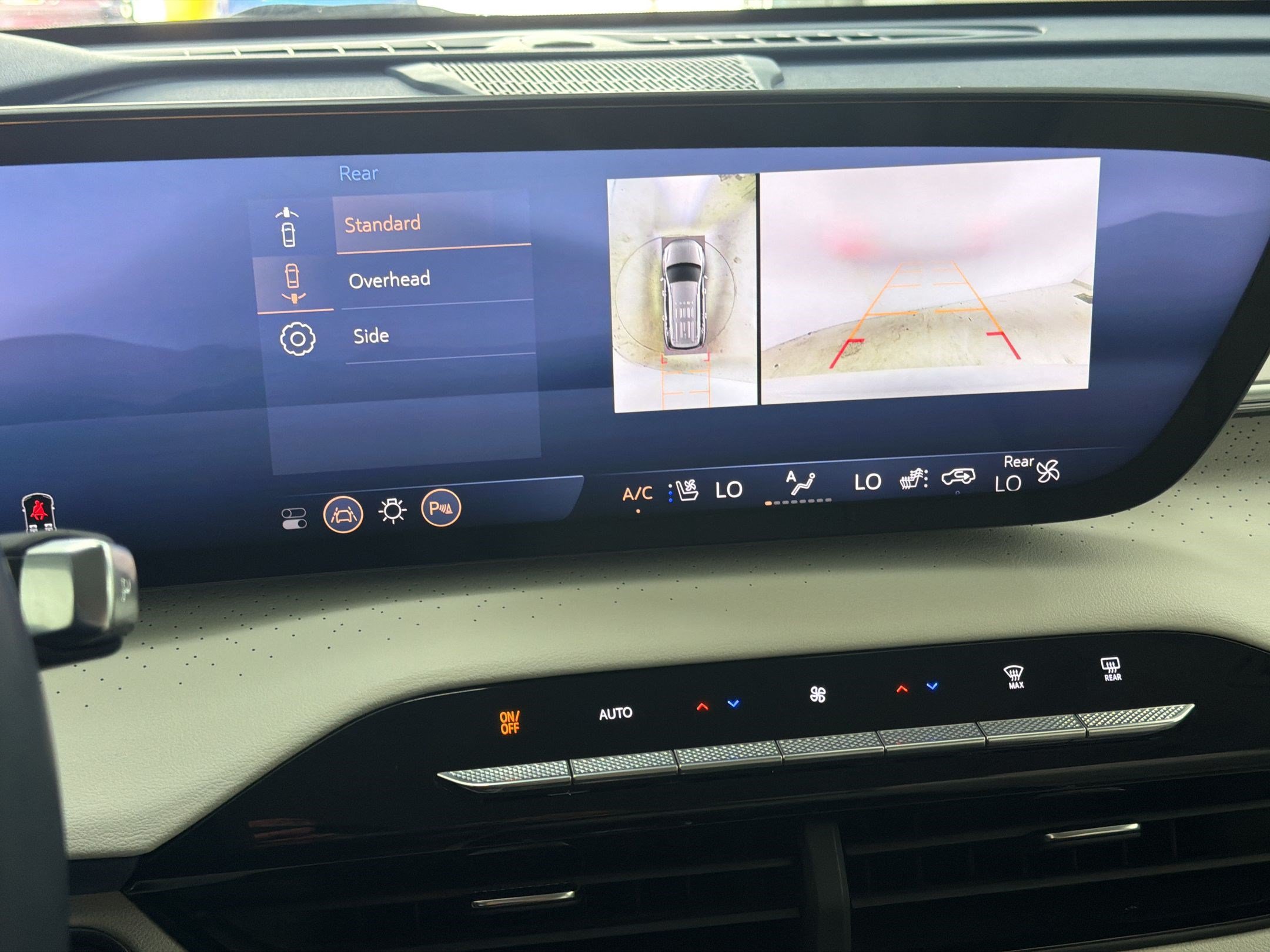 Used 2025 Buick Enclave Avenir AWD/4WD image 19