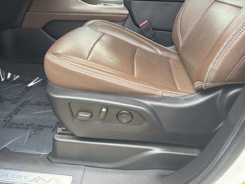 Used 2023 Chevrolet Suburban High Country w/ LPO, Illumination Package RWD image 21