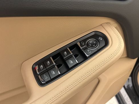 Certified 2025 Porsche Macan image 26