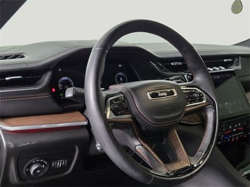 Used 2022 Jeep Grand Cherokee Summit image 11